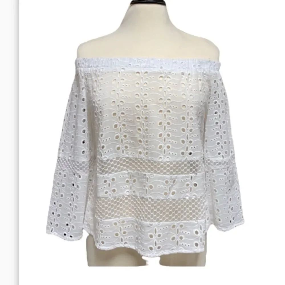 DO+BE White Eyelet Off Shoulder Top Size Small NWT